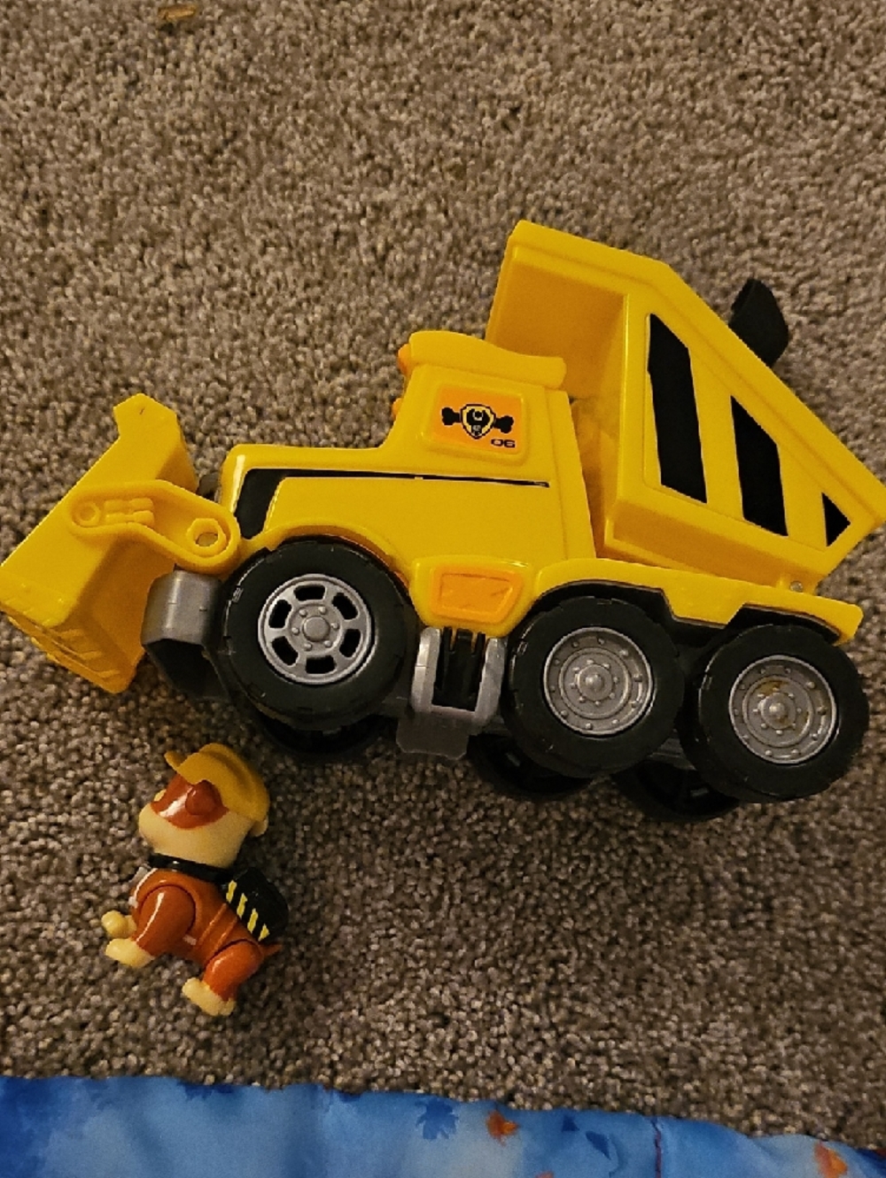 K3🔹️Paw Patrol Yellow Construction Dump Truck with Brown/Yellow Rubble Figure - Picture 3 of 5
